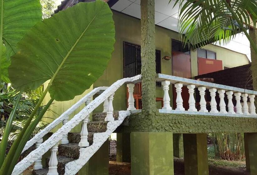 Четырехместный Номер Стандарт Вид на Сад, Khao Sok Jungle Huts Resort