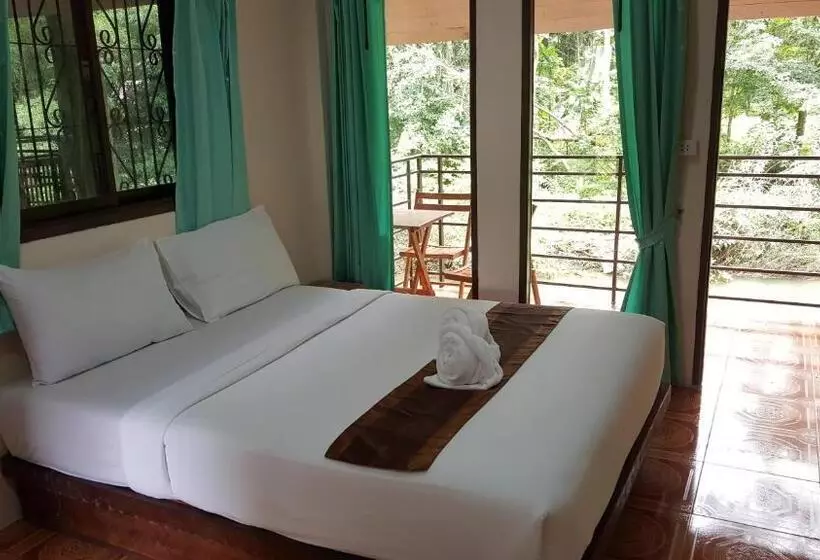 バルコニー付きスタンダードルーム, Khao Sok Jungle Huts Resort