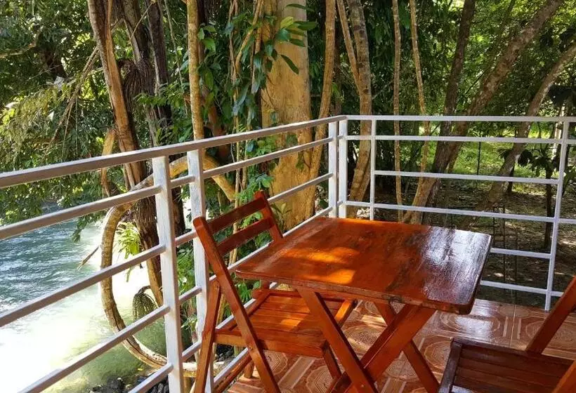 バルコニー付きスタンダードルーム, Khao Sok Jungle Huts Resort