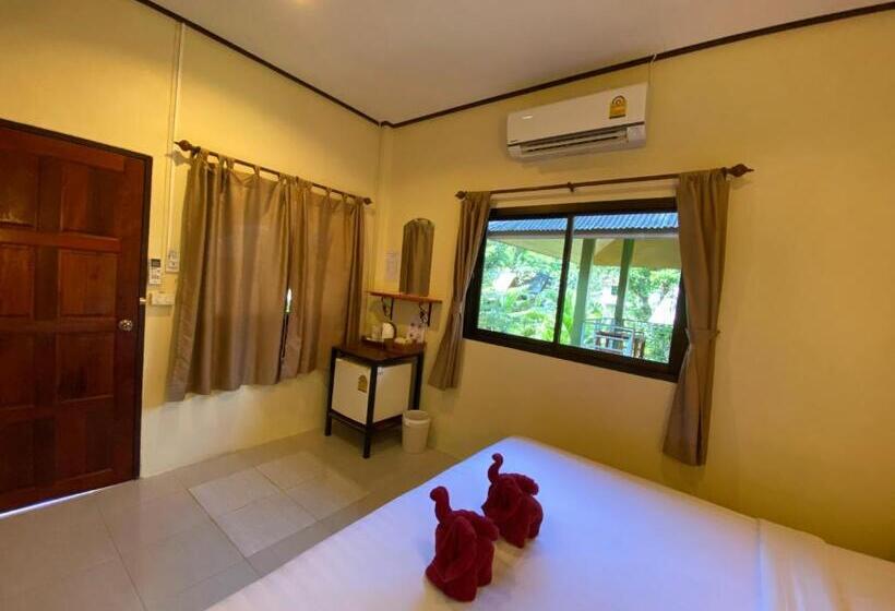 Номер Deluxe, Khao Sok Jungle Huts Resort