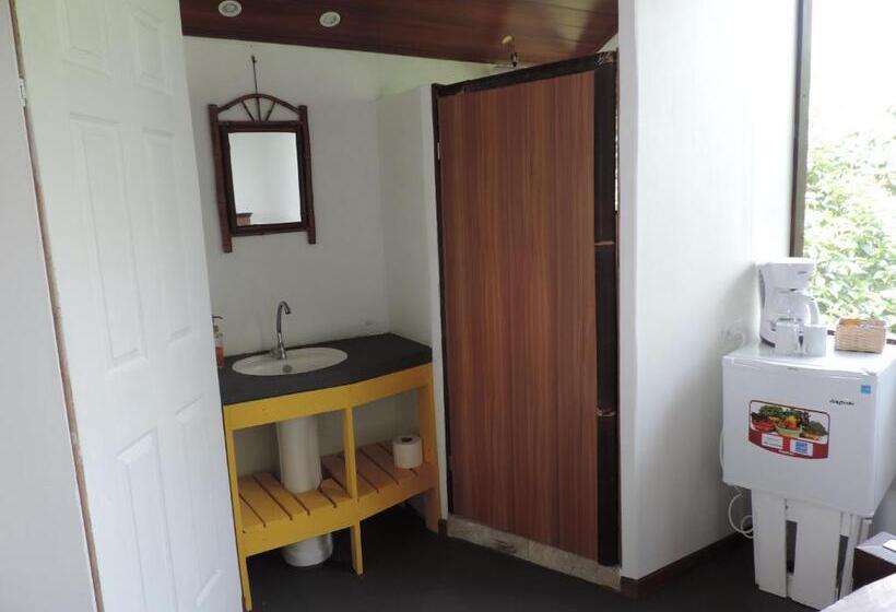 بنجلو قياسى, Ranchos Remo Lodge