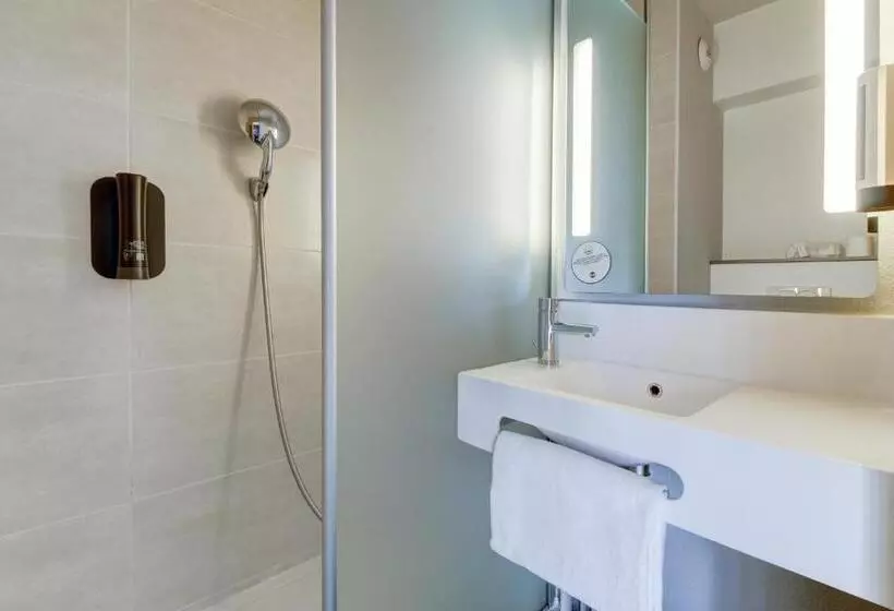 Standard Kolmen Hengen Huone, B&b Hotel Marseille Prado Vélodrome