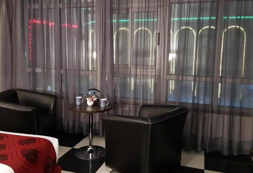 استودیو استاندارد با تخت کینگ, Easy Inn Hotel Suites