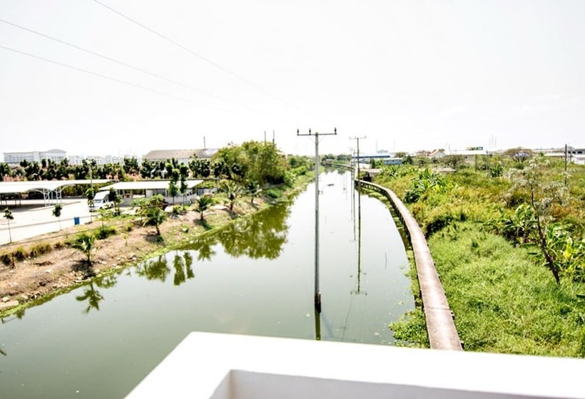 Студия Deluxe, At Ease Hotel Suvarnabhumi