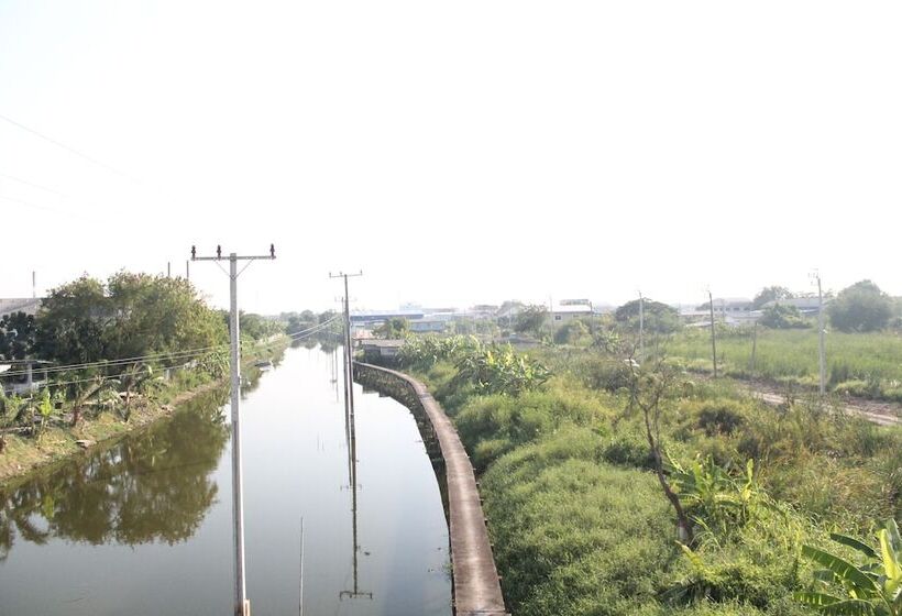 Студия Deluxe, At Ease Hotel Suvarnabhumi