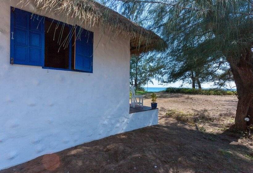 וילת חדר שינה 1 עם נוף לים, Micky Monkey Beach Hotel Phuket Maikhao Thailand