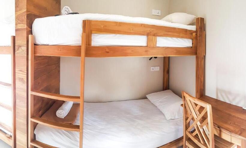 חדר לארבעה סטנדרטי עם מרפסת, Naturela