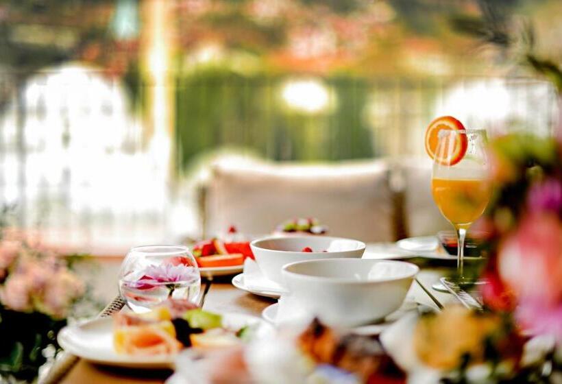 اتاق لوکس با بالکن, President Sarajevo