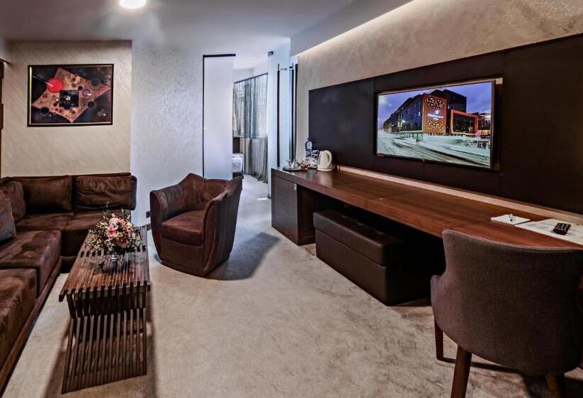 سوییت لوکس, President Sarajevo