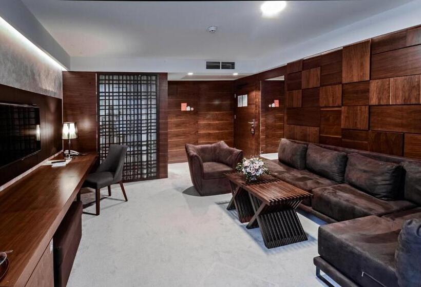 سوییت لوکس, President Sarajevo