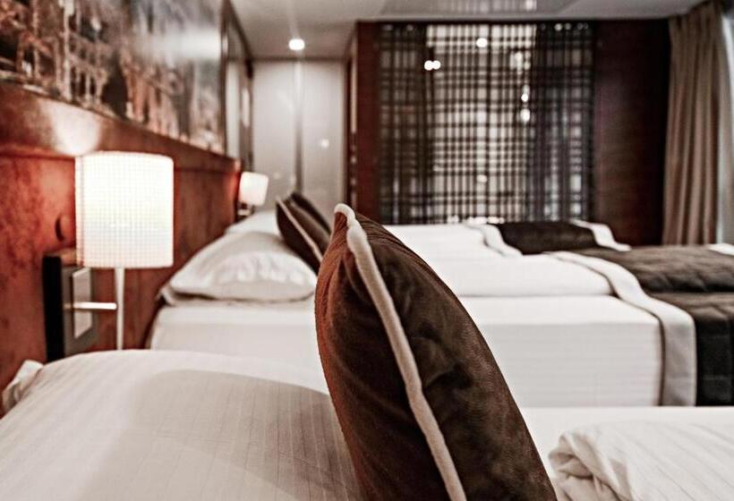 اتاق خانوادگی, President Sarajevo