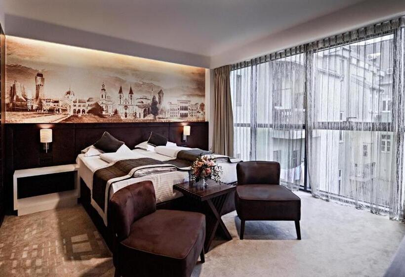 اتاق خانوادگی, President Sarajevo