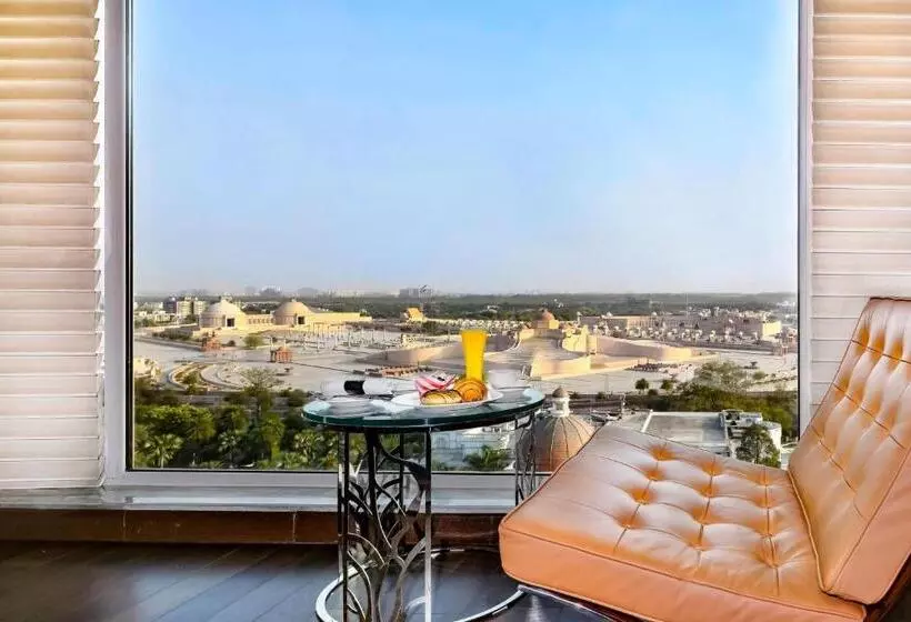キングサイズベッドのスタンダードルーム, Renaissance Lucknow Hotel, Gomti Nagar