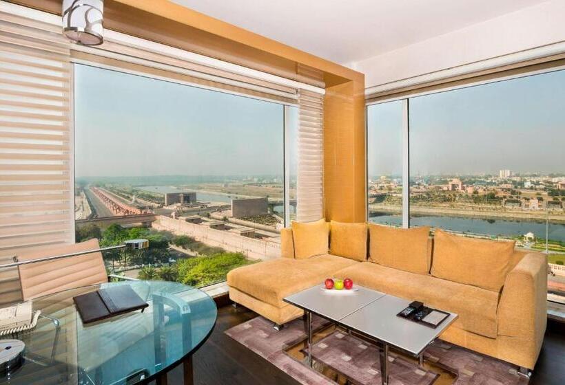 带大床的标准工作室, Renaissance Lucknow Hotel, Gomti Nagar