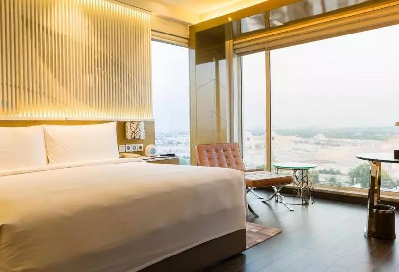 キングサイズベッドのスタンダードルーム, Renaissance Lucknow Hotel, Gomti Nagar
