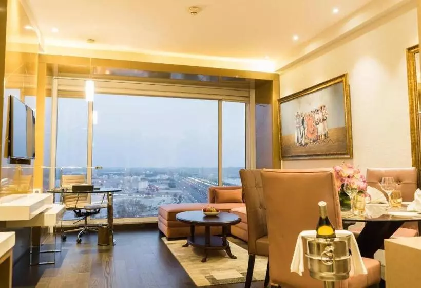 キングサイズベッドのスタンダードルーム, Renaissance Lucknow Hotel, Gomti Nagar