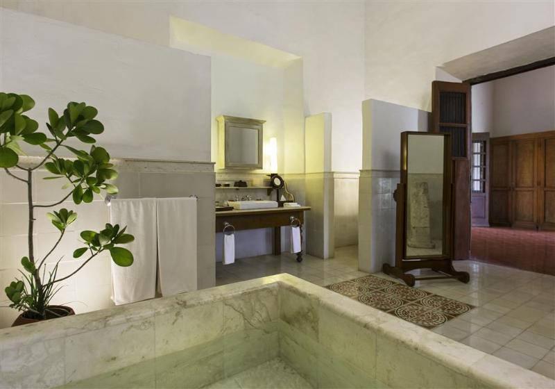 带大床的标准工作室, Renaissance Lucknow Hotel, Gomti Nagar