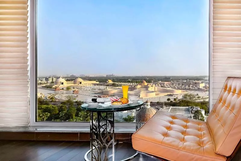 キングサイズベッドのスタンダードルーム, Renaissance Lucknow Hotel, Gomti Nagar