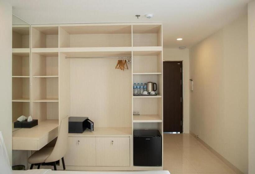 اتاق خانوادگی, Ruby