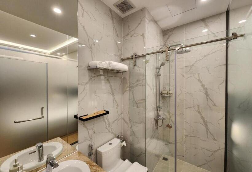 اتاق خانوادگی, Ruby