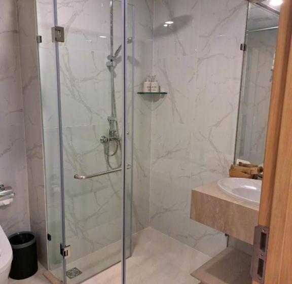 اتاق خانوادگی, Ruby