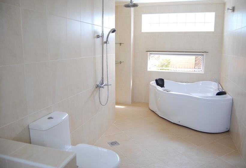 سوییت خانوادگی, Sherwood Bay Resort & Aqua Sports