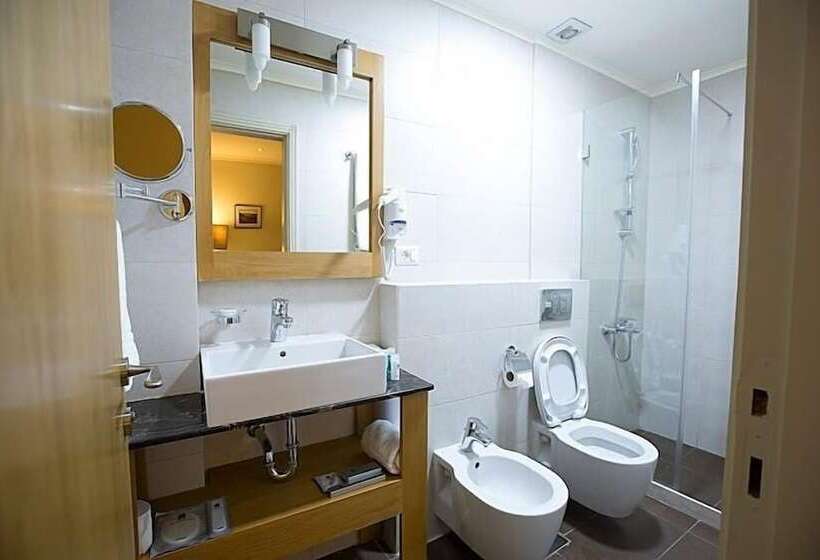 اتاق لوکس, The J Hotel & Spa