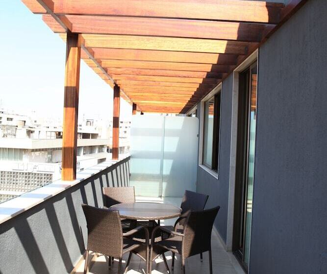 اتاق پریمیوم با بالکن, The J Hotel & Spa