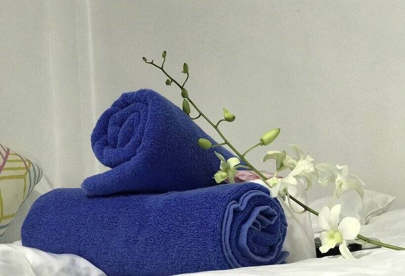 غرفة قياسية, Miss Hong House