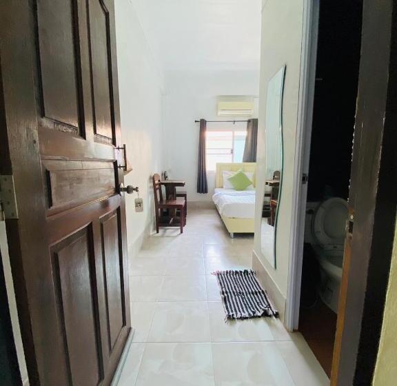 غرفة قياسية, Miss Hong House