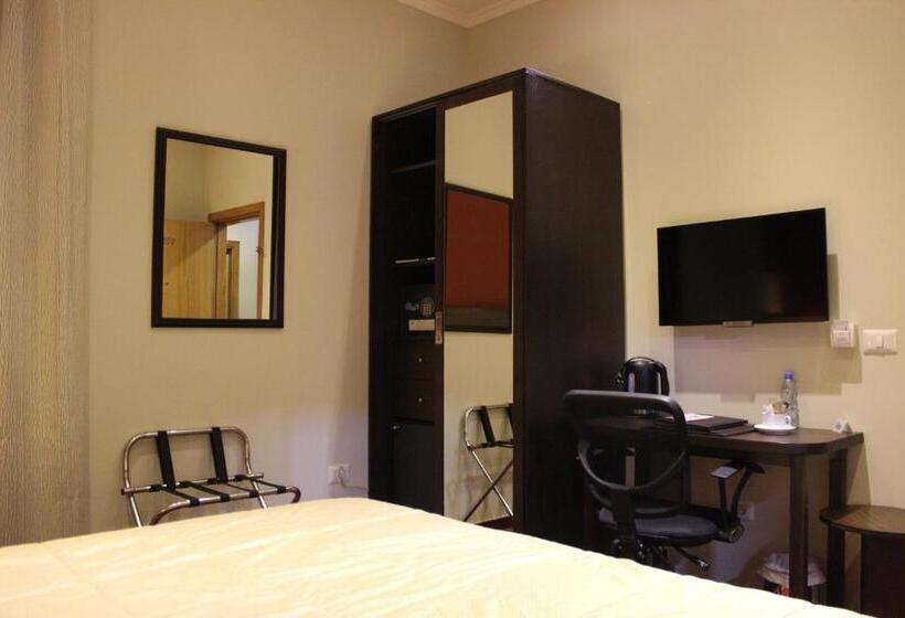 اتاق استاندارد, The J Hotel & Spa