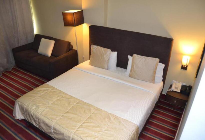 سوییت جونیور, The J Hotel & Spa