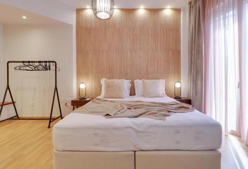 Standard Room King Size Bed, Athinn Residence