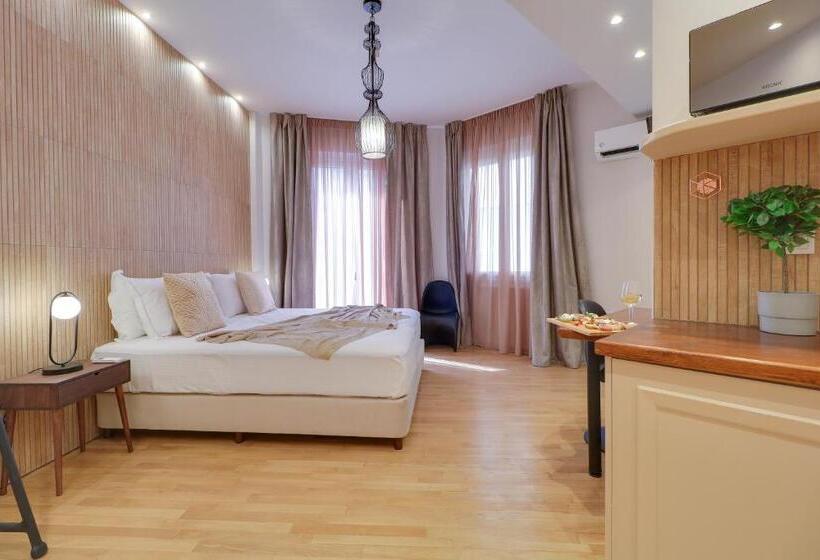 Standard Room King Size Bed, Athinn Residence