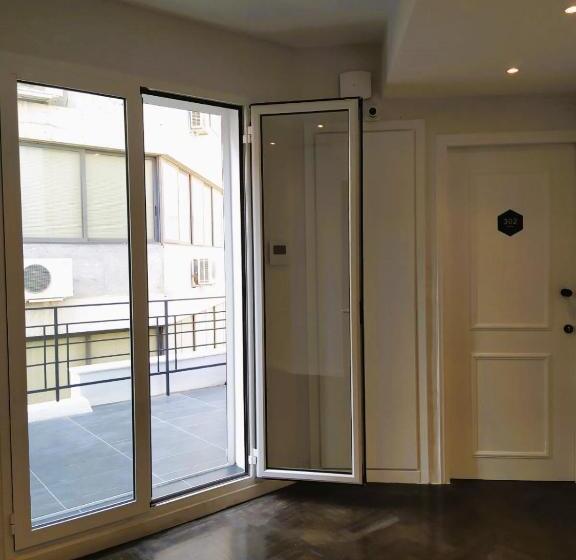 Deluxe Room with Balcony, Athinn Residence