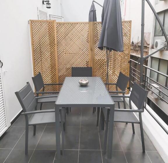 Deluxe Room with Balcony, Athinn Residence