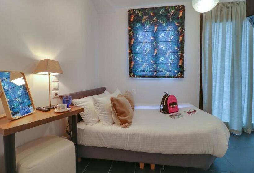 Standard Room with Terrace, Athinn Residence