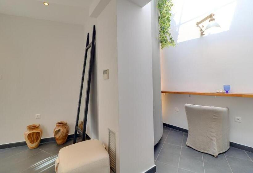 1 Bedroom Apartment with Terrace, Athinn Residence