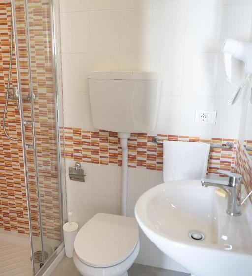 اتاق استاندارد, The Sea