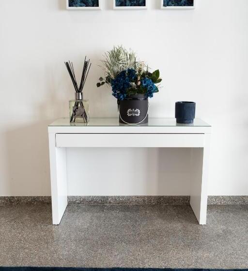 اتاق استاندارد, The Sea