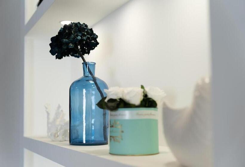 اتاق استاندارد یک نفره, The Sea