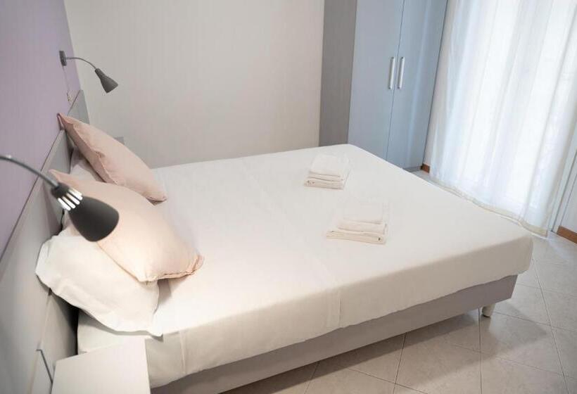 اتاق لوکس, The Sea