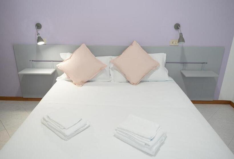 اتاق استاندارد چهار تخته, The Sea