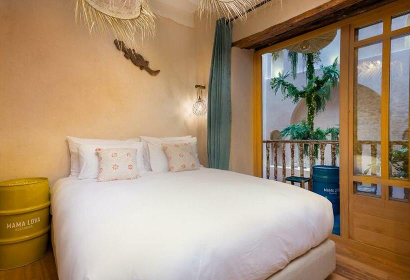 اتاق لوکس چهار تخته, Mama Lova