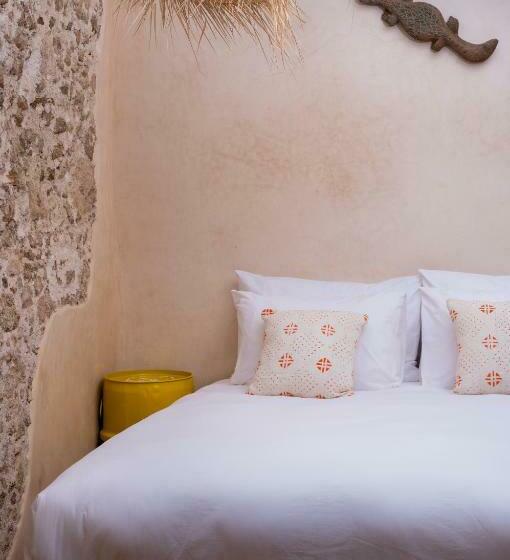 اتاق لوکس چهار تخته, Mama Lova