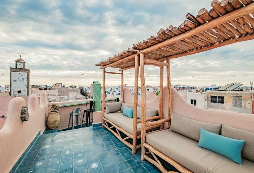 اتاق لوکس چهار تخته, Mama Lova