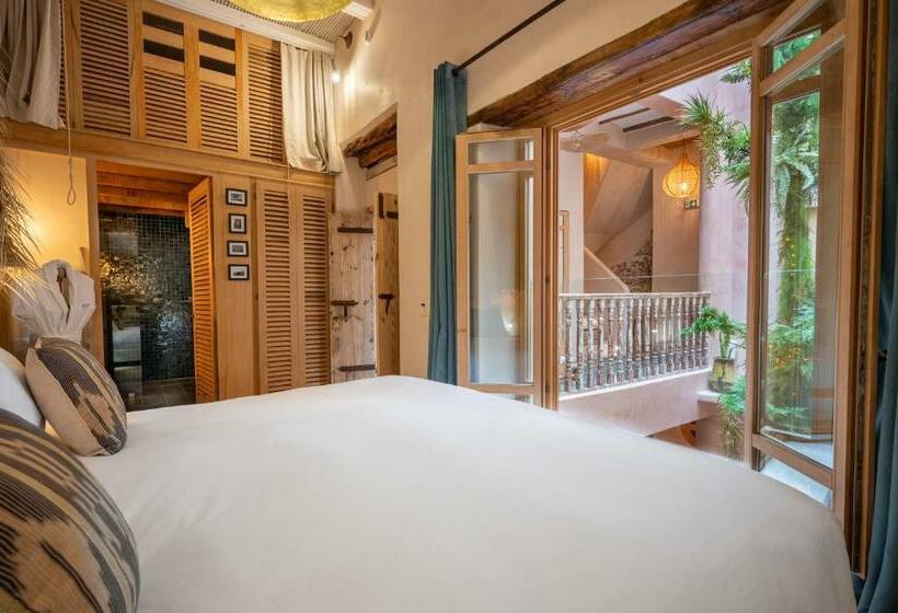 سوییت خانوادگی, Mama Lova