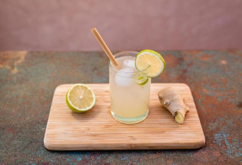 اتاق لوکس سه تخته, Mama Lova