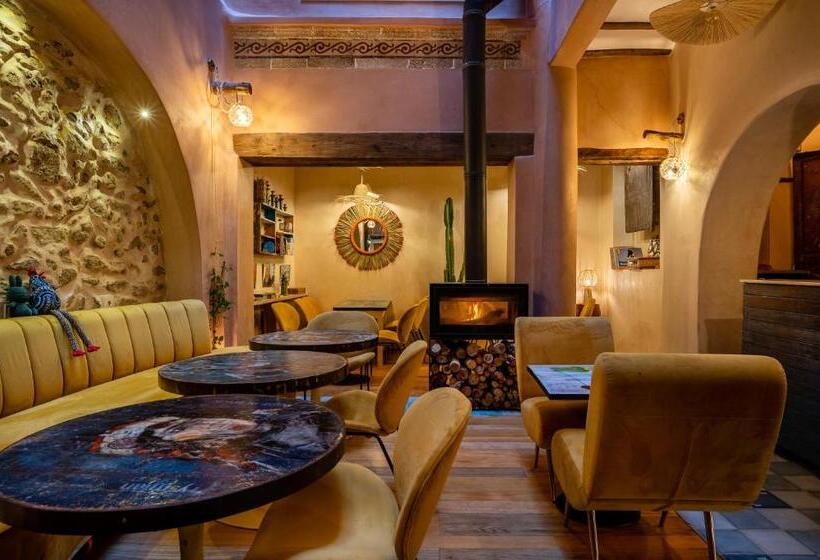 اتاق لوکس چهار تخته, Mama Lova