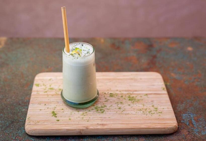 اتاق لوکس چهار تخته, Mama Lova